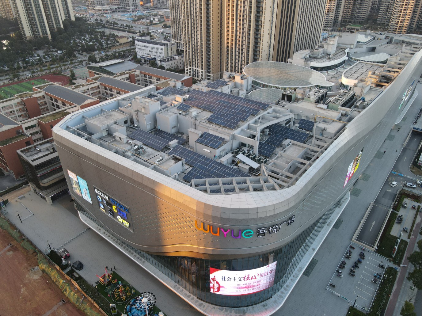 [工贸易光伏屋顶]长沙市雨花区吾悦广场光伏发电屋顶216KW项目